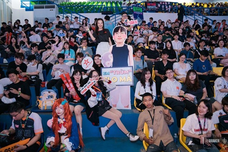 The fans queue to watch the Spring Final Spring Finals 2024 - Photo 6