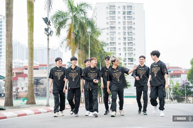 The fans queue to watch the Spring Final Spring Finals 2024 - Photo 5