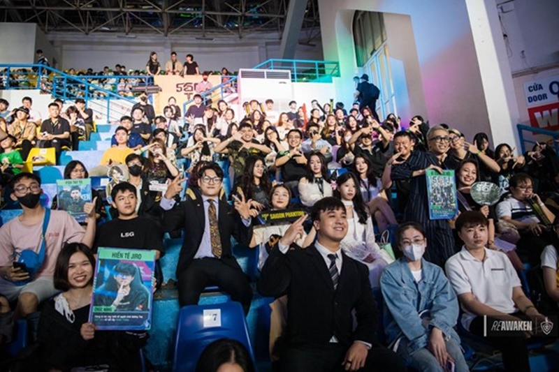 The fans queue to watch the Spring Final Spring Finals 2024 - Photo 7