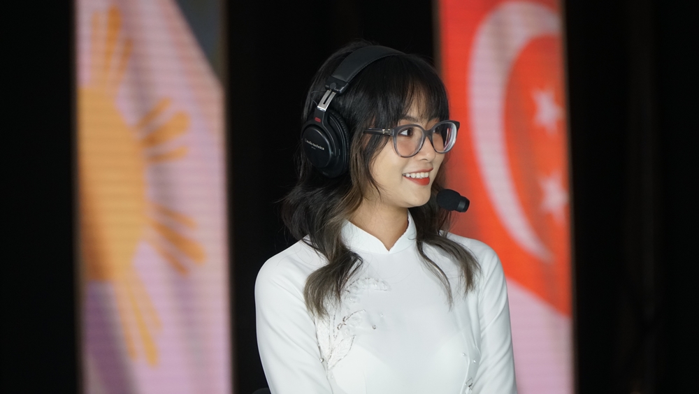MC Minh Nghi 'incarnated' the first national love in the opening ceremony of the SEA Games 31