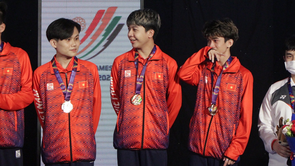 Shy burst into tears when receiving gold medal SEA Games 31 - Photo 6