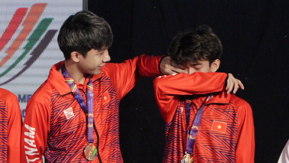 Shy burst into tears when receiving gold medal SEA Games 31 - Photo 5