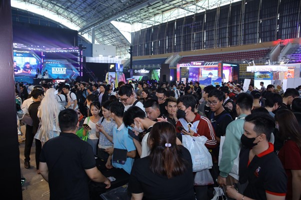 PUBG Mobile stirred Vietnam GamenseS 2024 with giant super robot - Photo 2