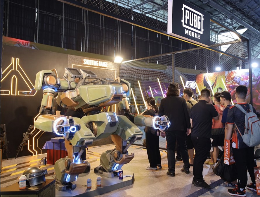 PUBG Mobile stirring Vietnam Gamense 2024 with giant super robot - Photo 5