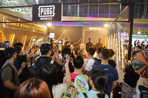 PUBG Mobile stirred Vietnam GamenseS 2024 with a giant super robot - Photo 12