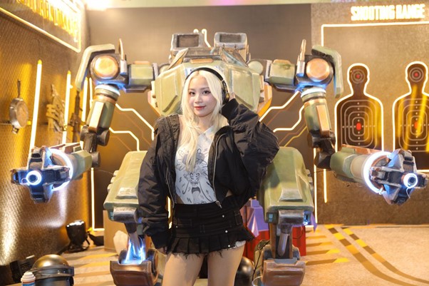 PUBG Mobile stirred Vietnam Gamense 2024 with a giant super robot - Photo 11