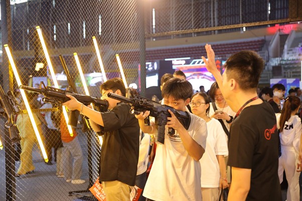 PUBG Mobile stirring Vietnam Gamense 2024 with giant super robot - Photo 13