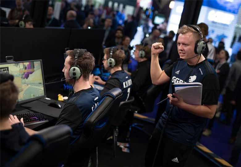 Explain the limited authority of Esports coaches in the match? - Photo 3
