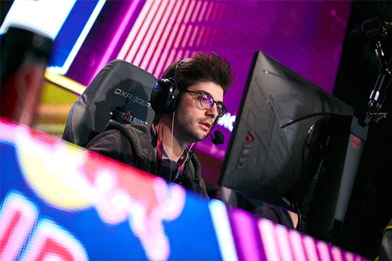 Explain the limited authority of Esports coaches in the match? - Photo 4