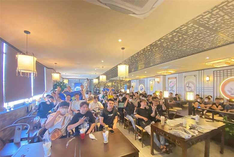 Impressive to the throne, the audience simultaneously celebrated the AIC Championship 2022 of V Gaming - Photo 3