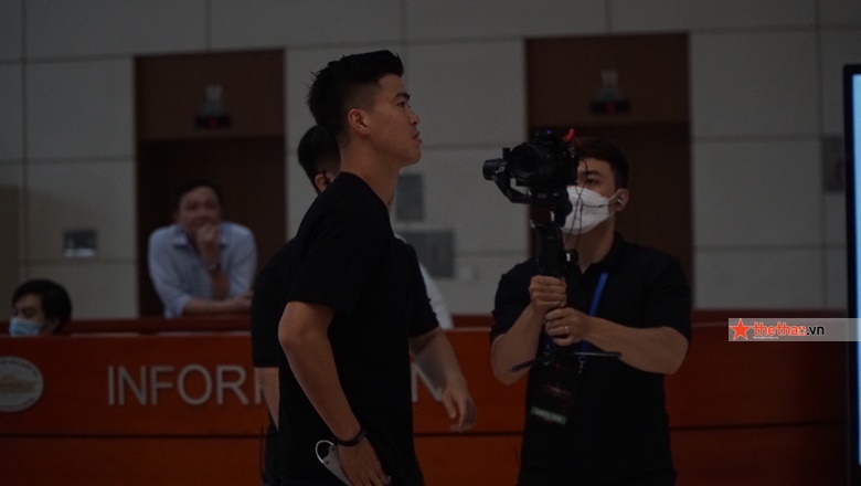 Duy Manh came to cheer the Vietnamese coalition team to fight Thailand in the semi -finals of the SEA Games 31 - Photo 3