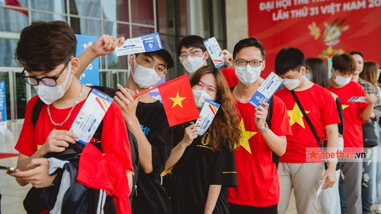 Van Toan came to see live, fans line up to cheer on Lien Lien Mobile Vietnam - Photo 2