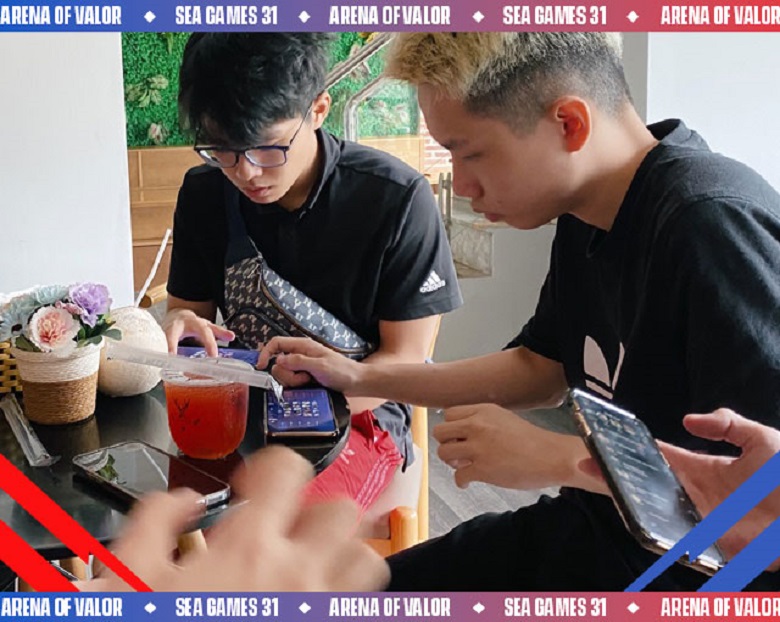 Lien Quan Mobile SEA Games 31: Vietnam Tel practicing at the cafe before the day of launch - Photo 1