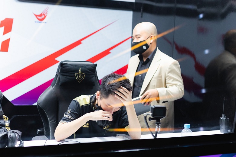 Looking back at 1 year of professional competition of SGP Yiwei: The wobbly prodigy peeled into superstar - Photo 3