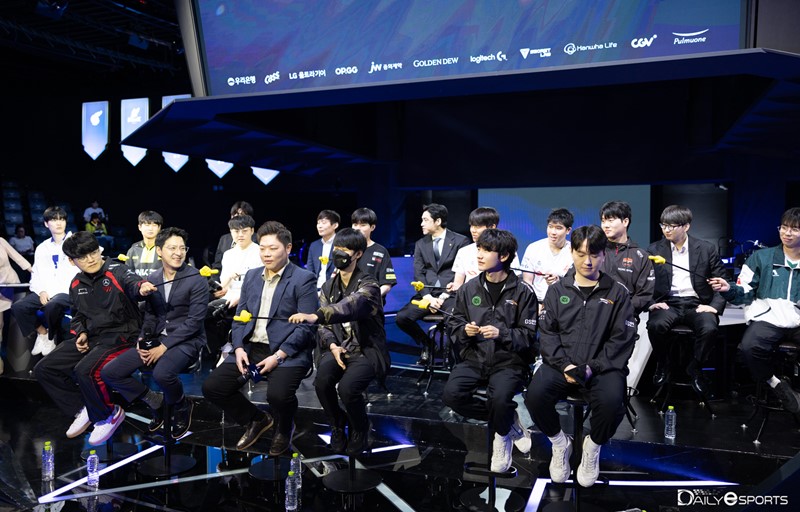 T1 surprised at LCK Media Day Summer 2024 - Photo 2