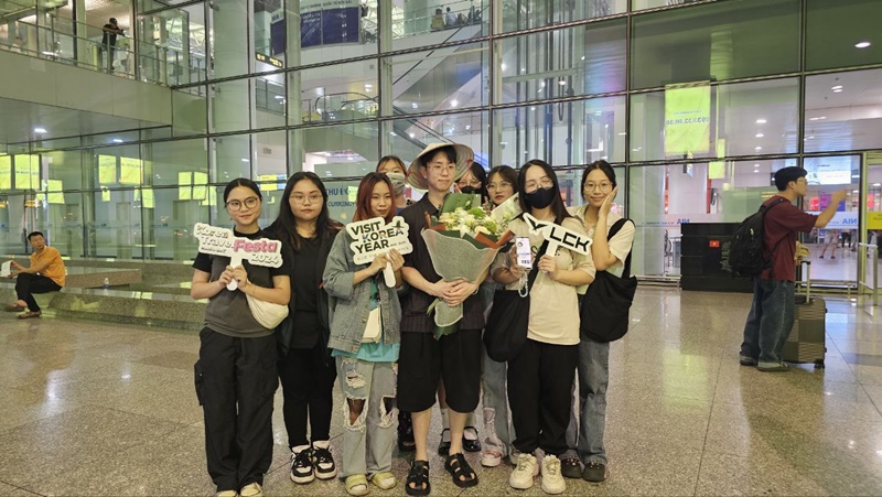 Official LCK stars to Vietnam - Photo 4