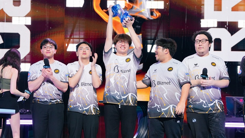 Crazyguy and his teammates attracted nearly half a million viewers in the first championship - Photo 1