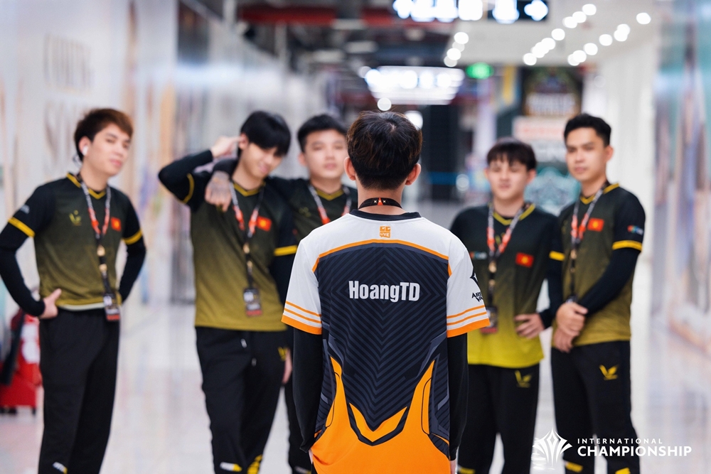 Directly the group stage AIC 2023 on 8/12: V Gaming vs GG Live, Flash Wolves vs Valencia CF - Photo 1