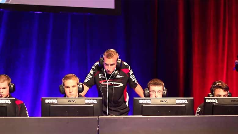Explain the limited authority of Esports coaches in the match? - Photo 1