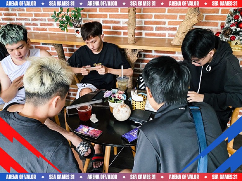 Lien Quan Mobile SEA Games 31: Vietnam Tel practicing at the cafe before the day of launch - Photo 2