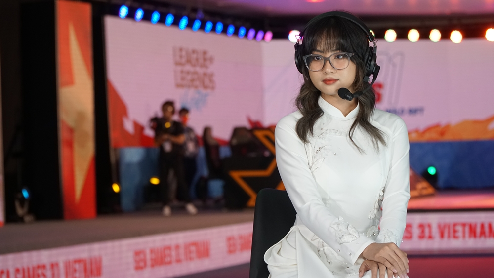 MC Minh Nghi 'incarnated' the first national love in the opening ceremony