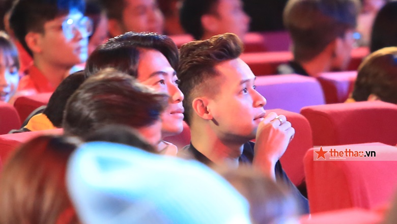 Mixi, Cris Phan came to fire for the Mobile Union of Vietnam against Thailand - Photo 1