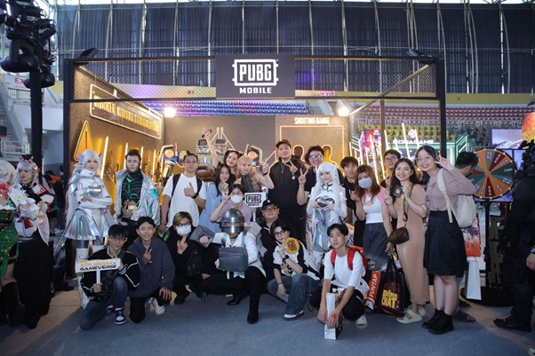 PUBG Mobile stirred Vietnam Game Markse 2024 with giant super robot - Photo 1