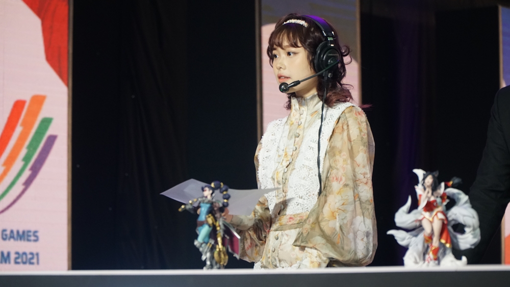 MC Yoonsul: Lovely Loli on the stage of opening the SEA Games Women - Photo 1