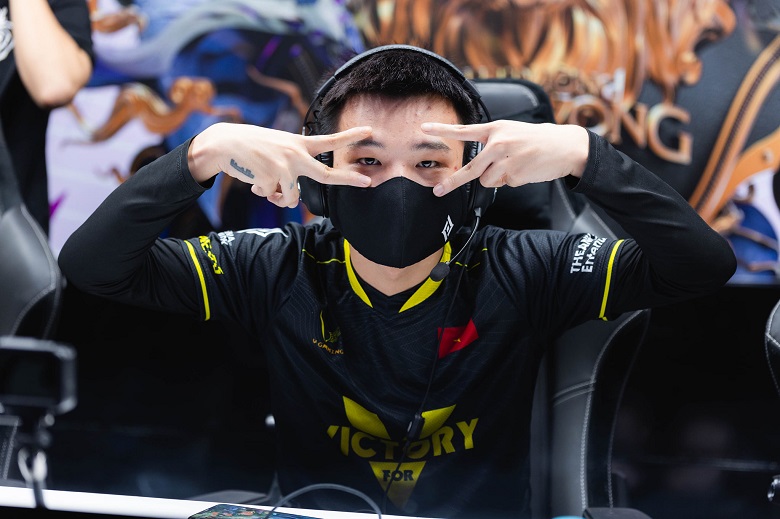 Spring DV 2022: Stars take turns to speak, v gaming destroy team flash - Photo 1