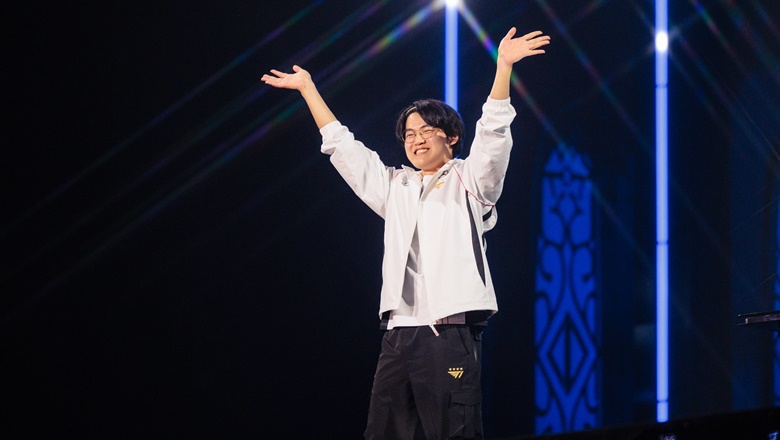 T1 Successfully retains 1 more player - Photo 1