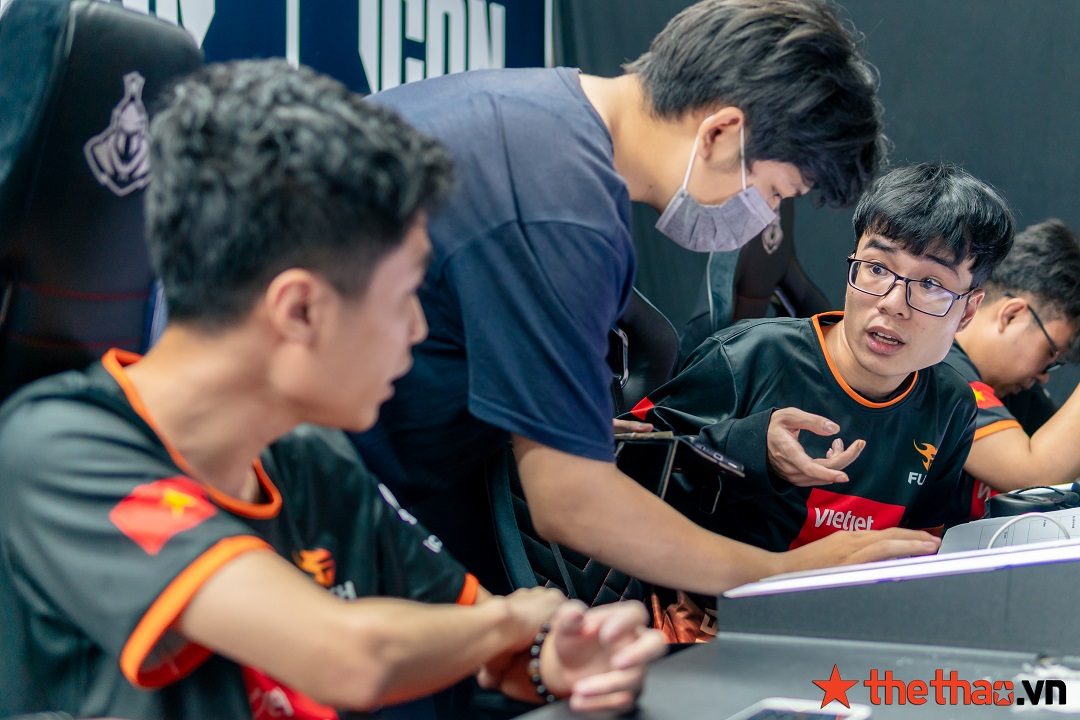 Team Flash speeding up the Series SEA SEA SERIA ICON SEA SEA