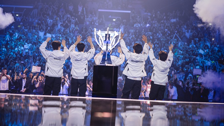 What clothes will T1 choose if the world champion? - Photo 1