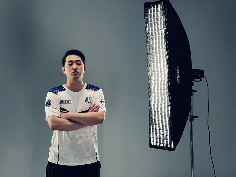 The 'rival rival' of Team Flash welcomes the legend back before AWC 2021 - Photo 2