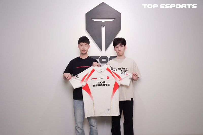 Weibo Gaming and Top Esports exchange players before the new season - Photo 1