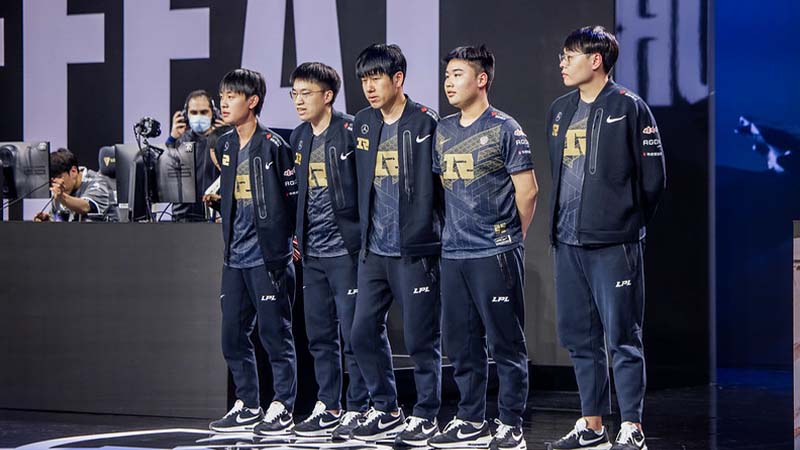 Directly Worlds 2022 today's quarterfinals: T1 confronted RNG - Photo 2