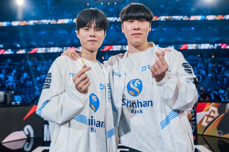 Deft had the first time playing the final of Worlds after nearly 1 decade of play - Photo 1