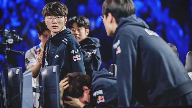 Faker watched Keria collapsed to win the Esports photo of 2022 - Photo 1