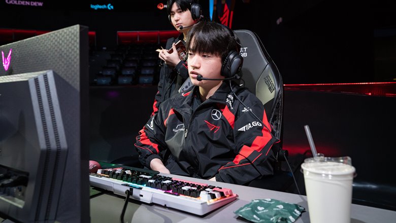 LCK Spring 2024: Hard to win the other dplus, T1 balance the score with Geng - Photo 1