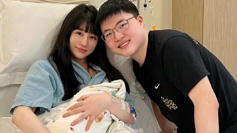 League of Legends: The legendary gunner Uzi welcomes the first son - Photo 1