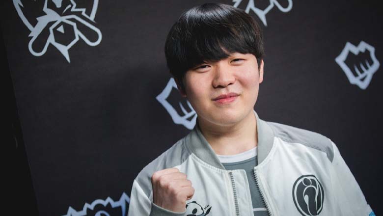 Rookie joins the top eSports - Photo 1