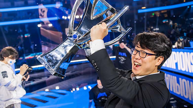The coach of the World Champion 2022 joined for LCS - Photo 1