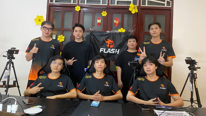Winter ĐTDV 2021: Bear shows bravery, team Flash upstream down Saigon Phantom - Photo 1