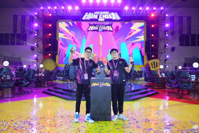 Successfully closing the chaotic arena season 2, player YBY1 won 2 items of competition - Photo 3