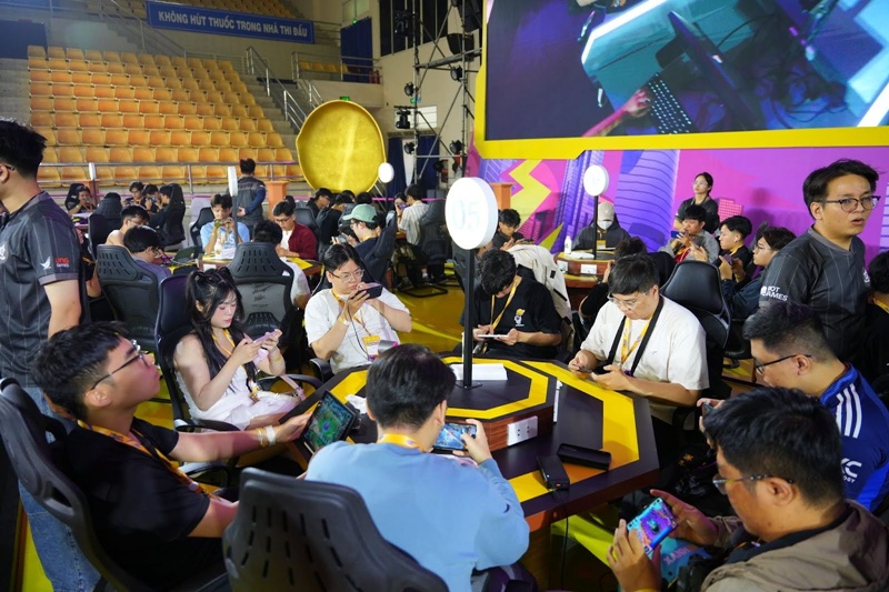 Successfully closing the chaotic arena season 2, player YBY1 won 2 items of competition - Photo 4