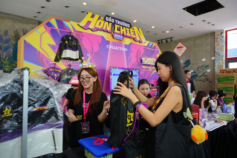Successfully closing the chaotic arena season 2, player YBY1 won 2 items of competition - Photo 5